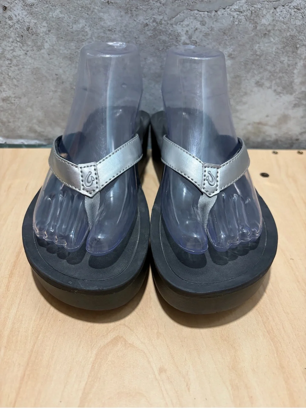 OluKai 'Ohana Women's Sandals size 8